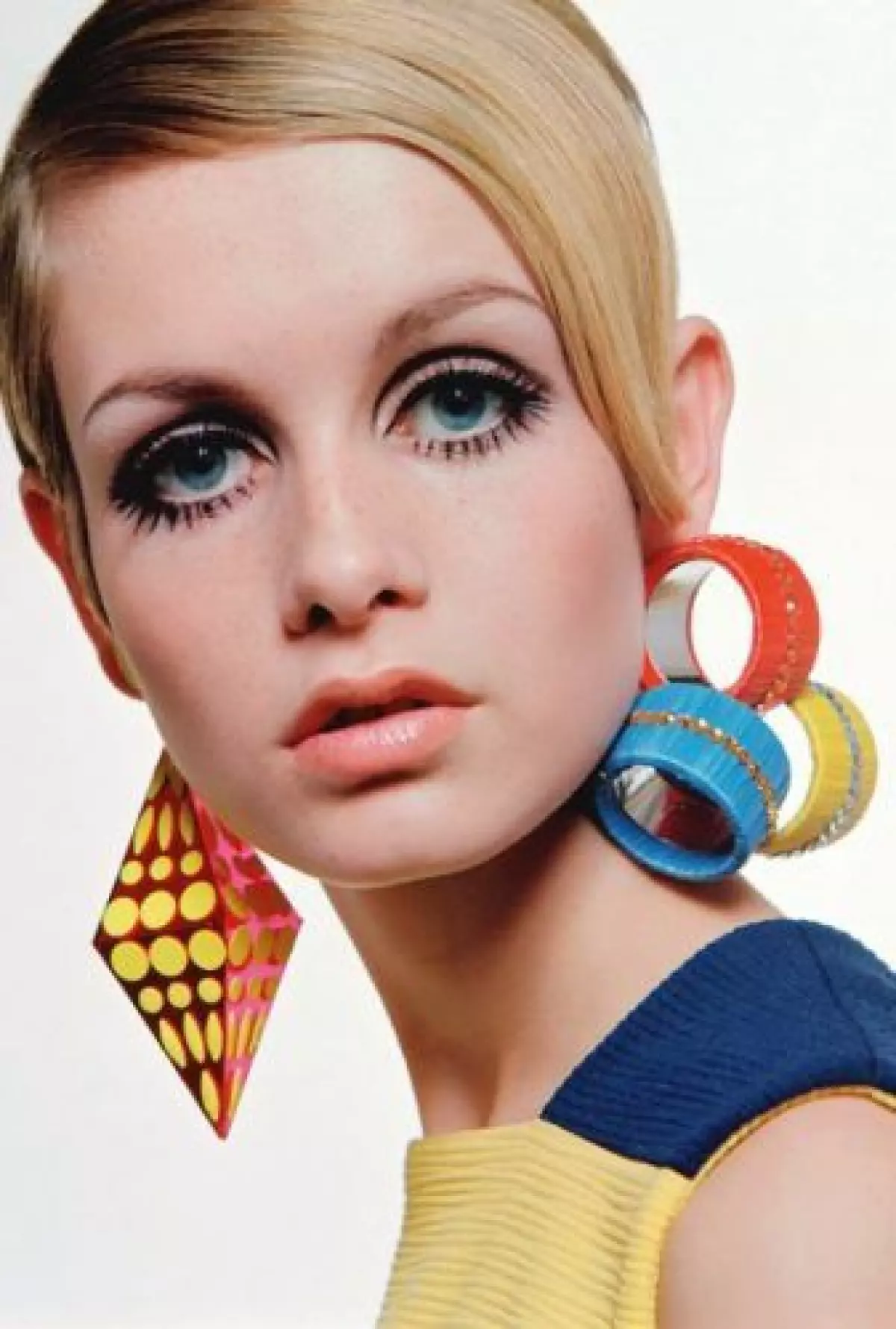 Retro Jewelry And Accessories: Most Popular Looks For the 1960s
