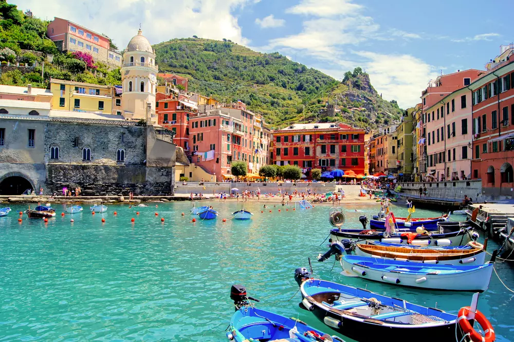 Best  <a href='https://www.myanmartours.net/myanmar-hotels.html' title='hotels' class='hover-show-link replace-link-23'>hotels<span class='hover-show-content'></span></a>  in Cinque Terre