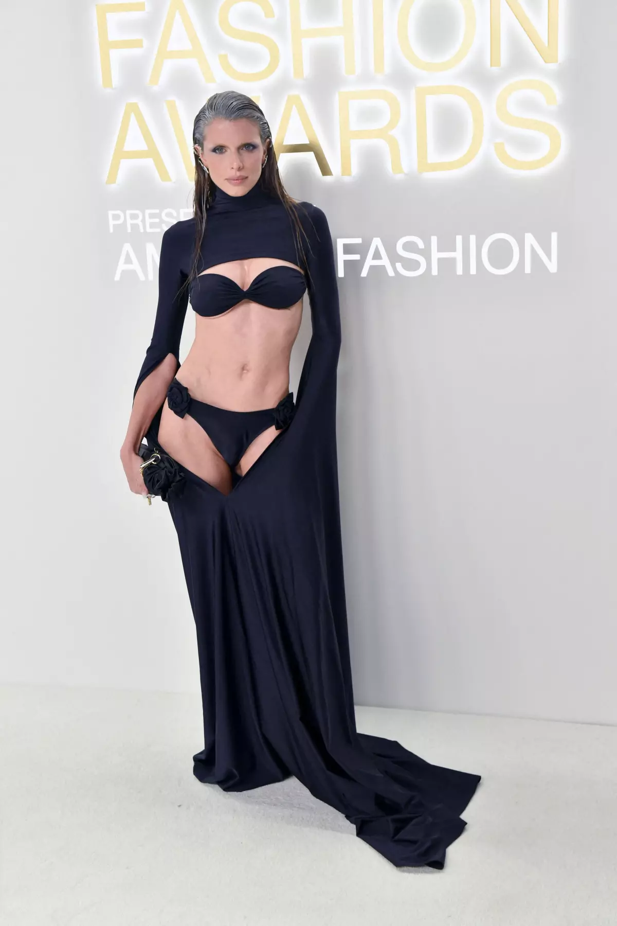 Julia Fox brings the "no pants" look to the 2022 CFDA Fashion Awards.