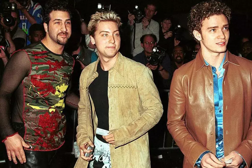 the-best-90s-fashion-trends-for-men-and-the-ones-you-should-wear