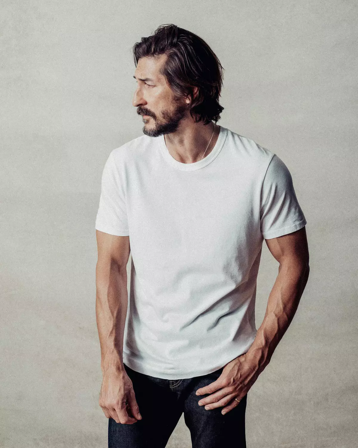 12 Best Fitting T-Shirts For Dad Bods: Stylish Picks For 2024