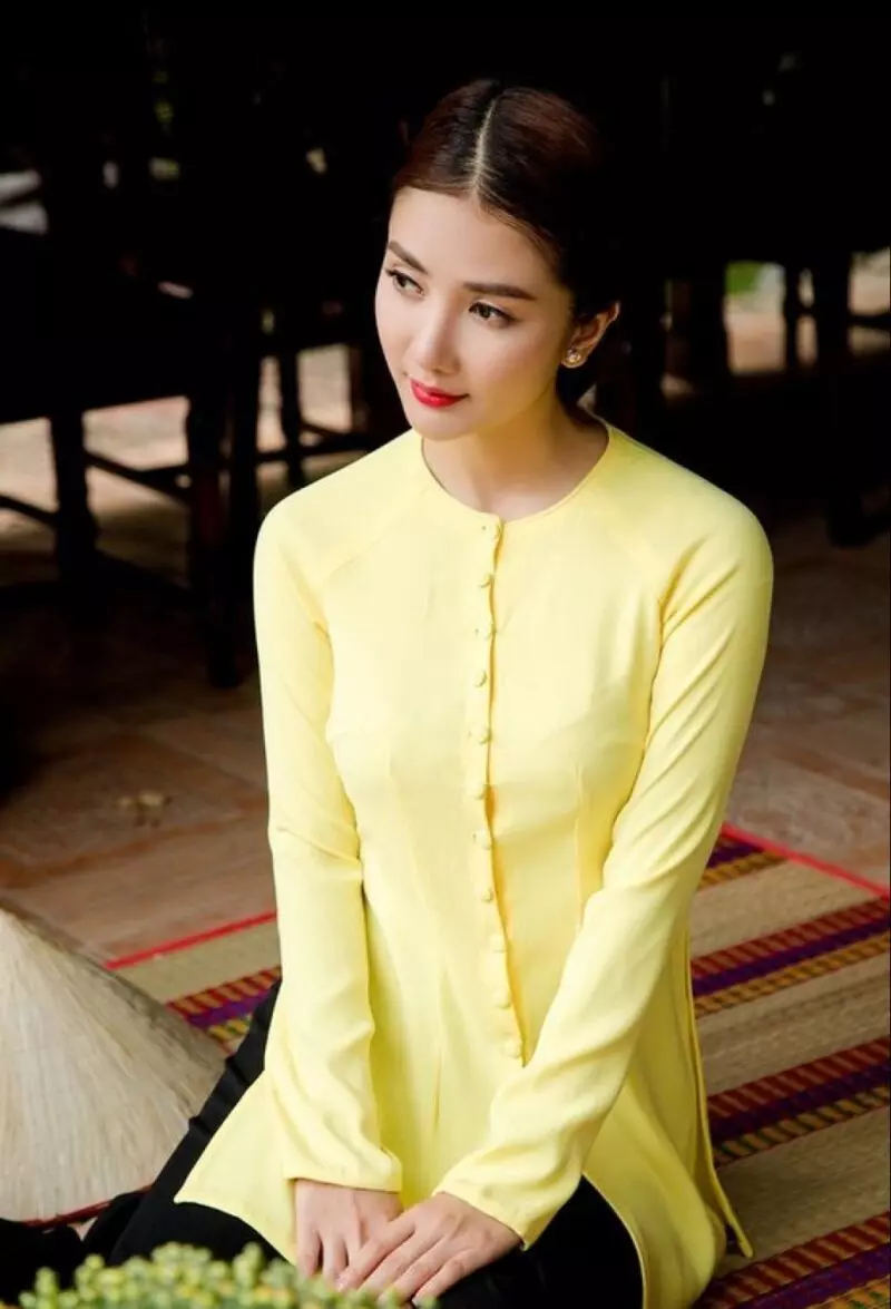 Non la is a typical accessory in Vietnamese clothing culture