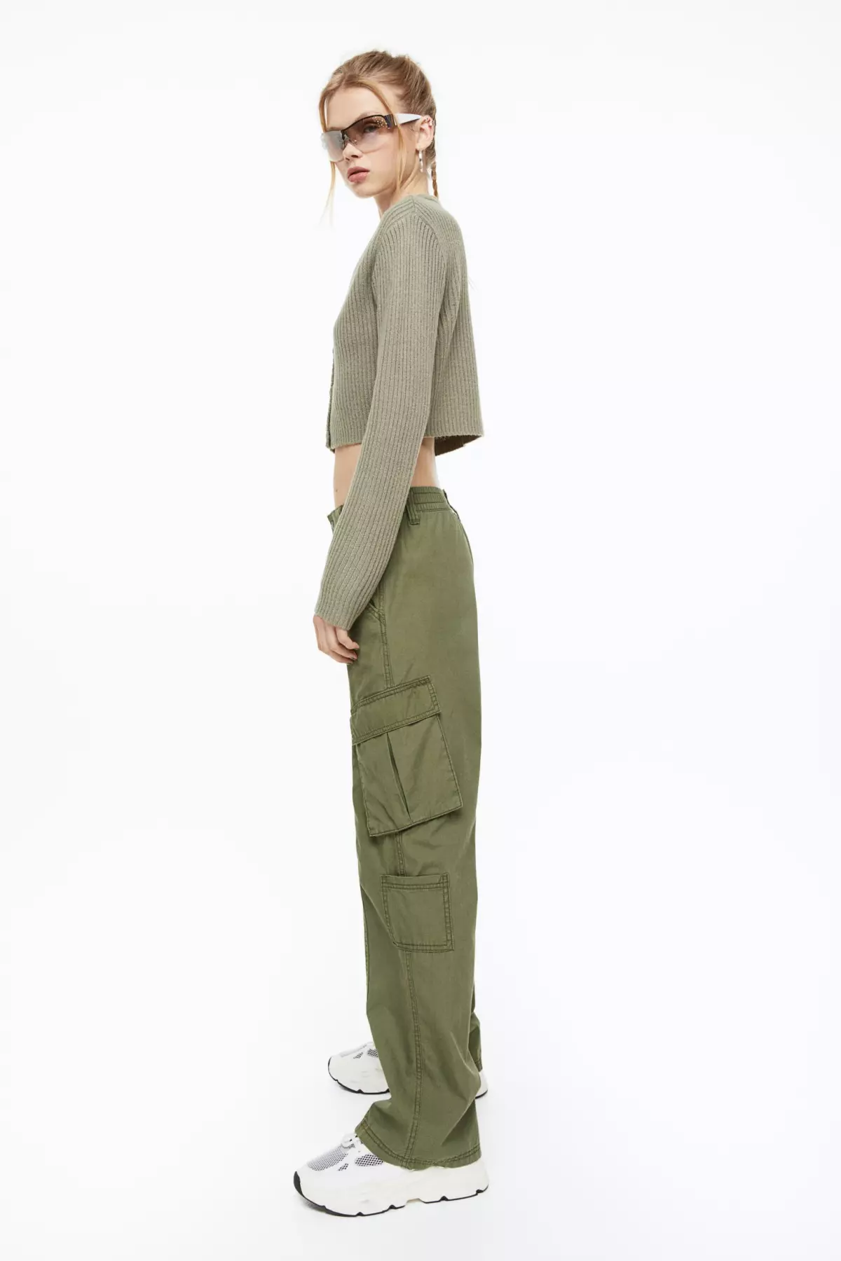 woman wearing cargo pants from H&M