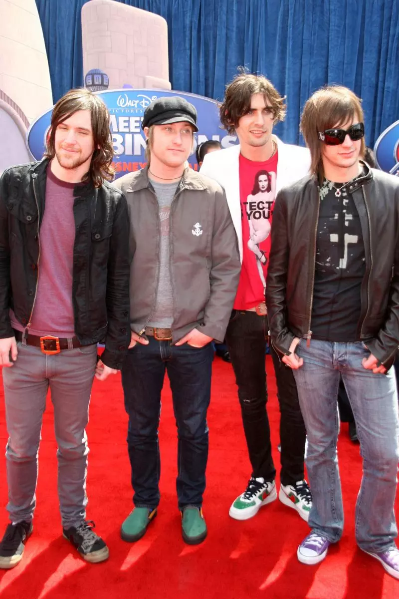 All-American Rejects rock 2000s jeans, ranging from slim-cut to skinny.