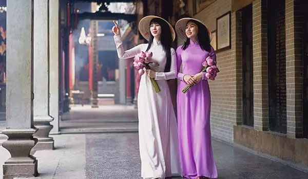 Young Vietnamese women wearing traditional Ao Dai