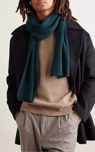 Cashmere Scarves: Why Stylists Love This Timeless Accessory